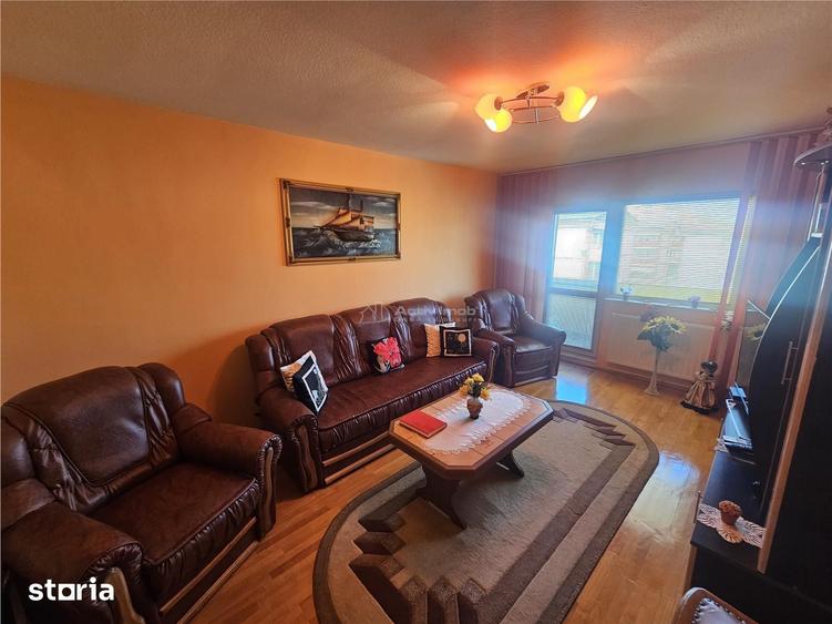 Apartament cu 3 camere decomandat în Central