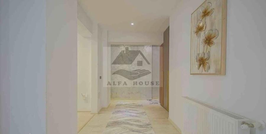 Apartament cu 4 camere decomandat în Tractorul