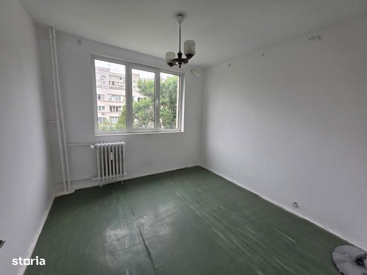 Apartament cu 3 camere semidecomandat în 1 Decembrie 1918