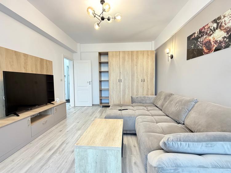 Apartament cu 2 camere decomandat în Girocului
