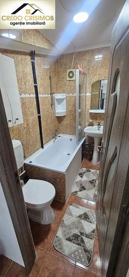 Apartament cu 3 camere semidecomandat în Govândari