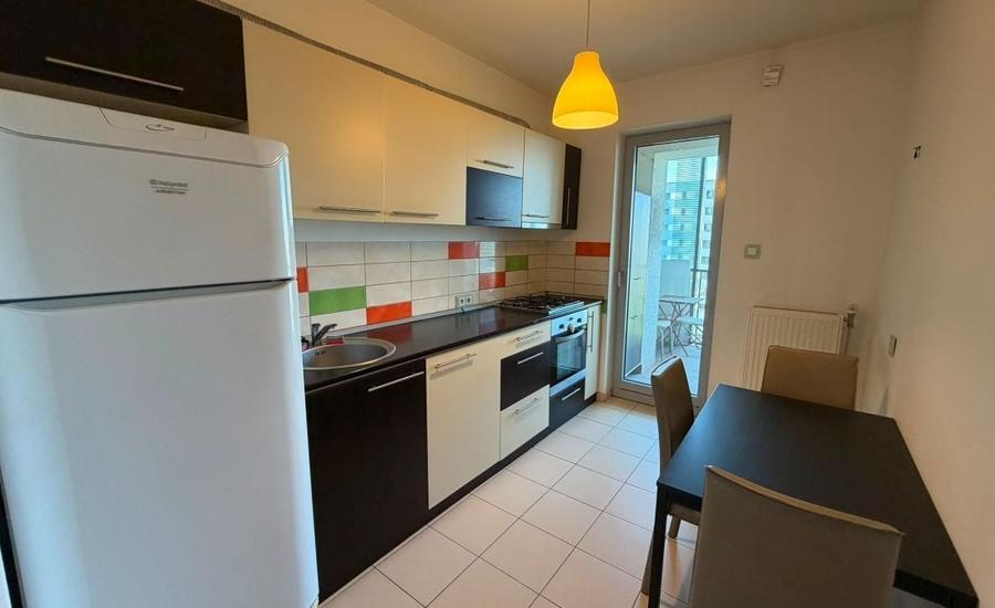 Apartament cu 3 camere decomandat, mobilat în Splaiul Unirii