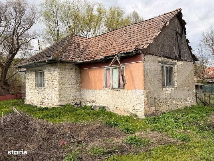 Casă cu 2 camere cu Teren 2600 Mp în Vultureni