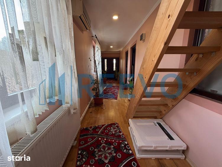Casă cu 6 camere cu Teren 2953 Mp în Târgu Trotuș