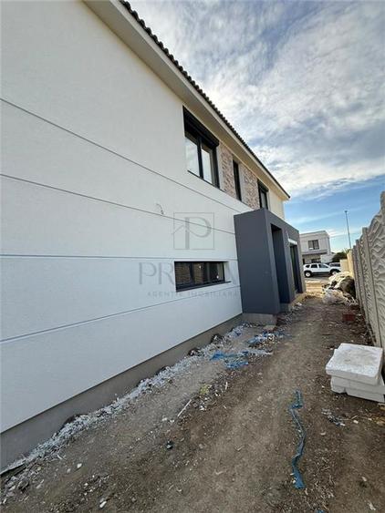 Casă individuală cu 5 camere cu Canalizare în Moșnița Nouă