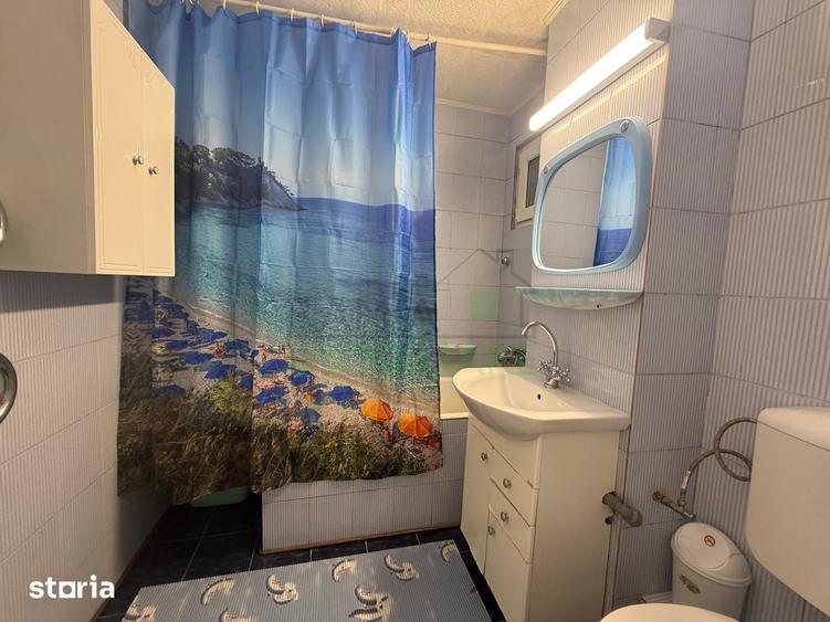 Apartament cu 3 camere decomandat în Tractorul