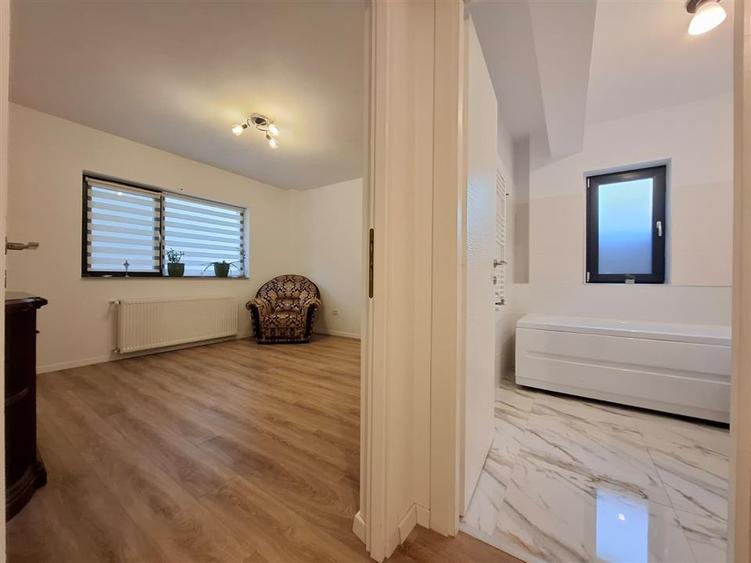 Apartament cu 2 camere semidecomandat, mobilat în Bucium