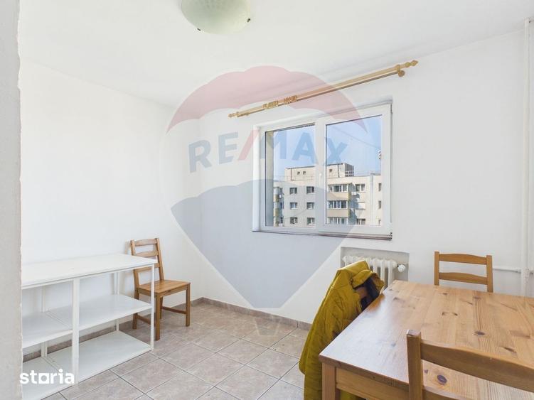 Apartament cu 4 camere, mobilat în Tei