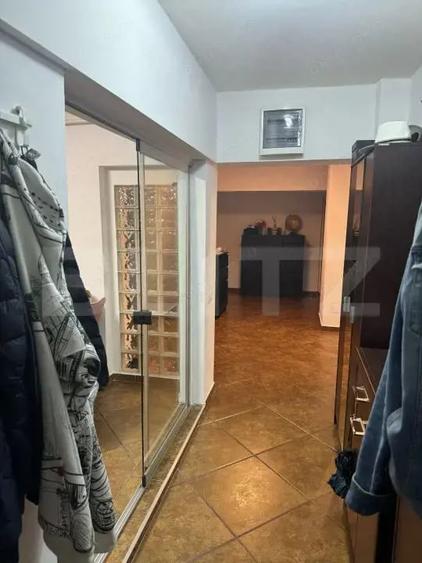 Apartament cu 4 camere decomandat, mobilat în Central