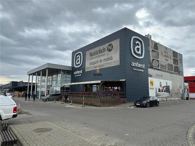 Spațiu comercial, de 1,000 mp, în Bărăbanț