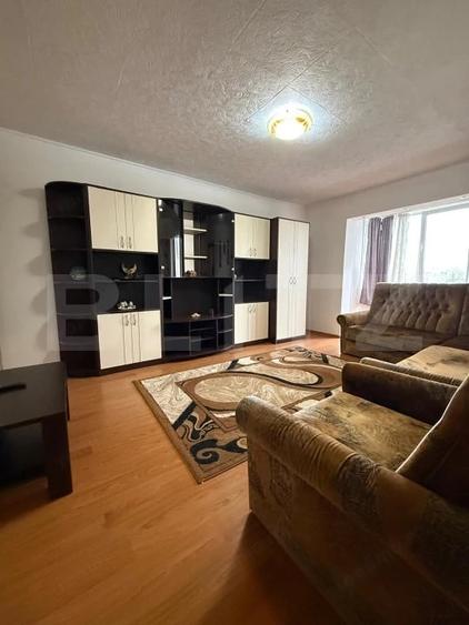 Apartament cu 3 camere decomandat în Tractorul