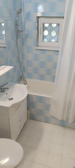 Apartament cu 3 camere decomandat în Cornișa