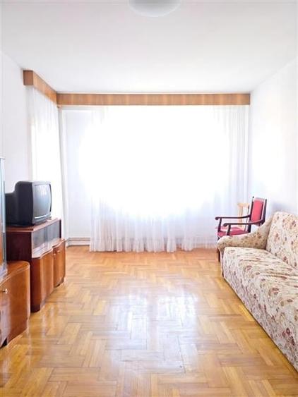 Apartament cu 3 camere circular, mobilat în Astra