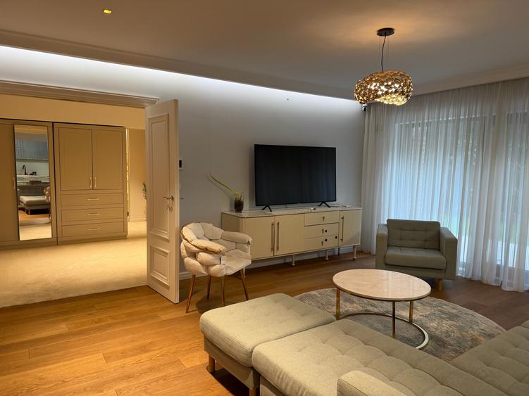 Apartament cu 4 camere decomandat în Domenii