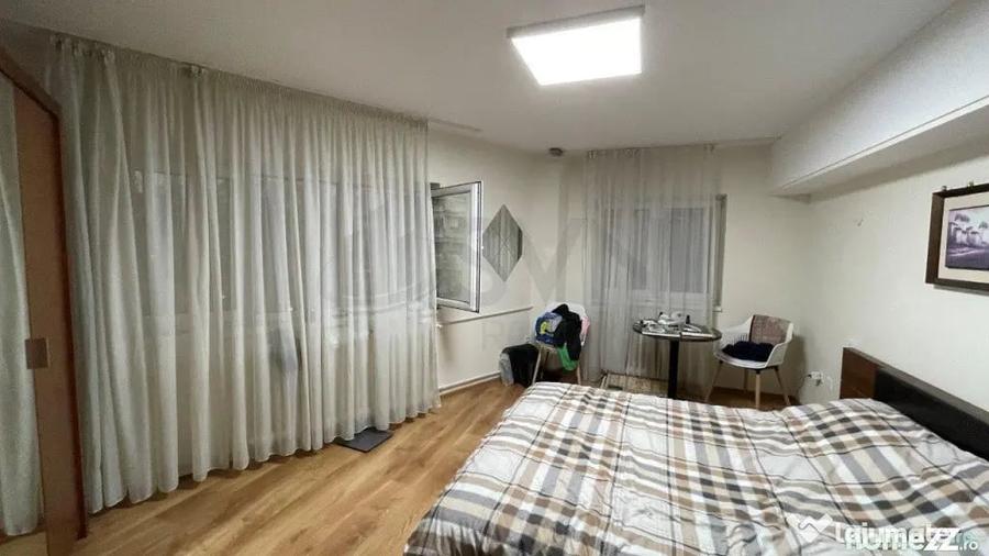 Apartament cu 5 camere decomandat în Unirii