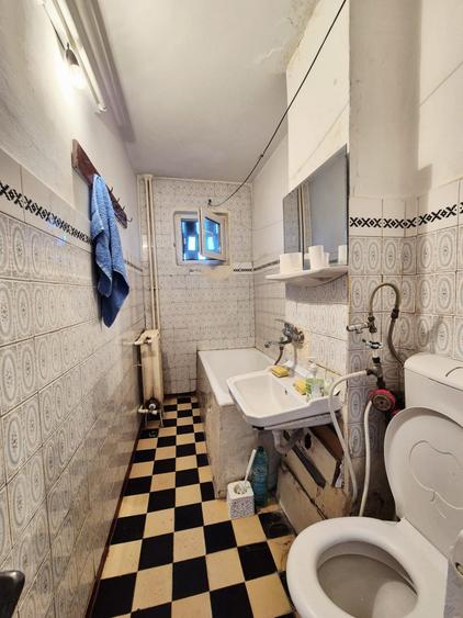 Apartament cu 3 camere semidecomandat în Km 4-5