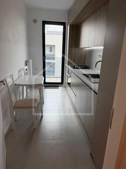 Apartament cu 2 camere decomandat, mobilat în Băneasa