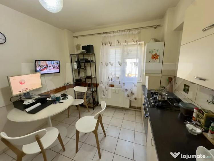 Apartament cu 3 camere decomandat în Central
