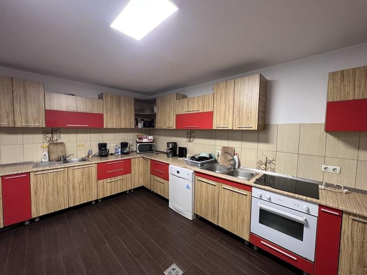 Casă cu 4 camere cu Teren 2000 Mp în Central