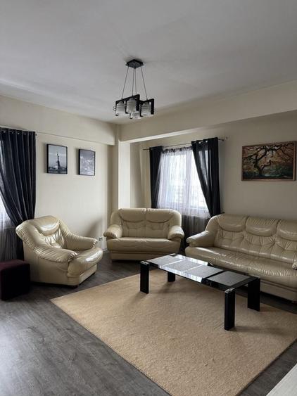 Apartament cu 3 camere decomandat în Petru Rareș
