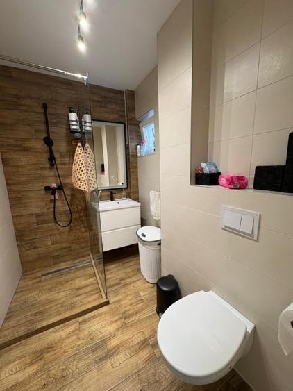 Apartament cu 3 camere decomandat, mobilat în Central