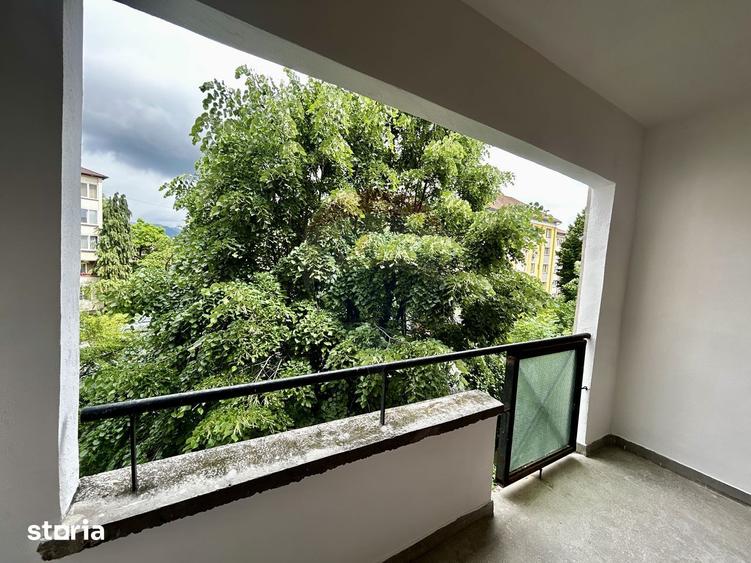Apartament cu 3 camere decomandat în Săsar