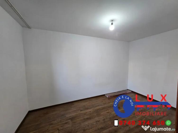 Apartament cu 3 camere semidecomandat în Neptun