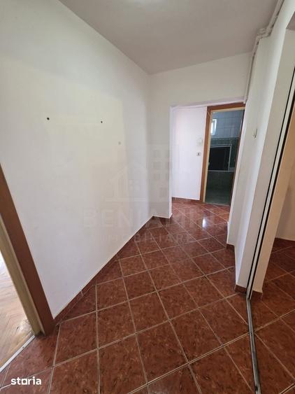 Apartament cu 3 camere decomandat în Craiovița Nouă