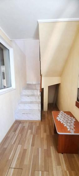 Casă individuală cu 9 camere cu Canalizare în Caragiale