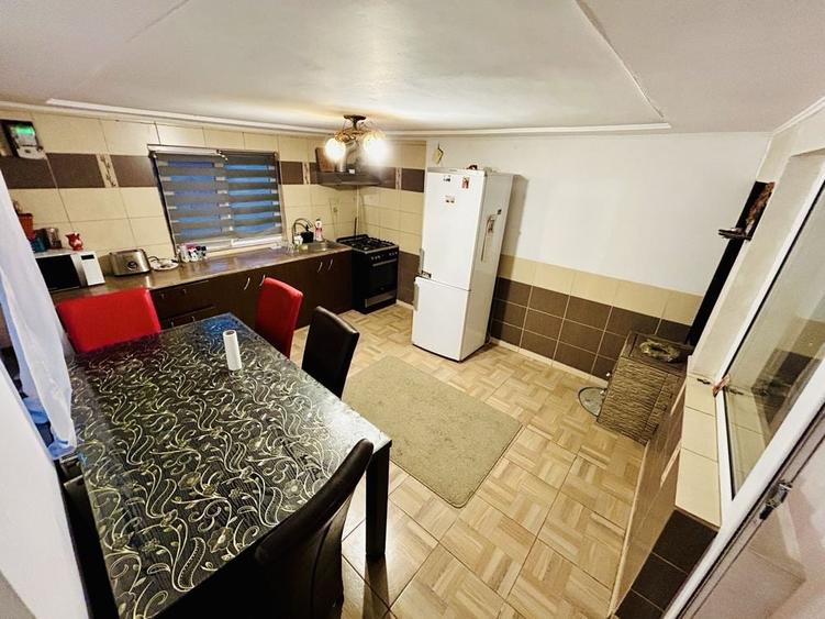 Casă cu 3 camere în Central