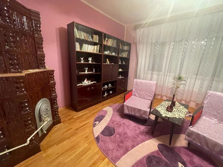 Casă individuală cu 6 camere cu Canalizare în Central