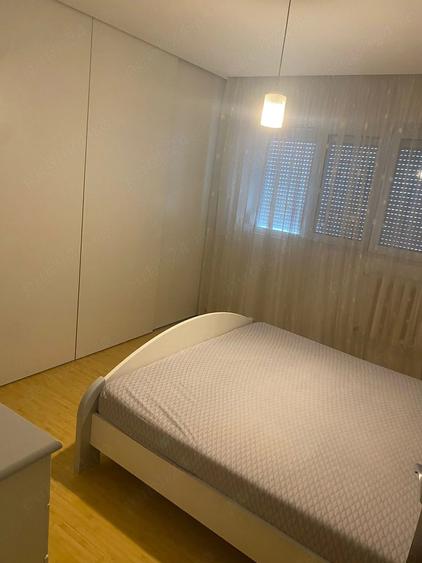Apartament cu 3 camere decomandat în Exterior Vest