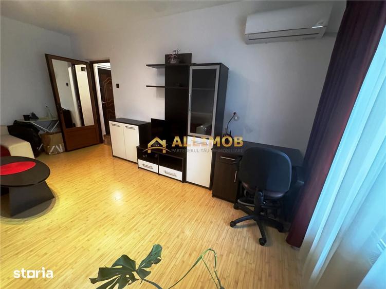 Apartament cu 2 camere decomandat în Republicii
