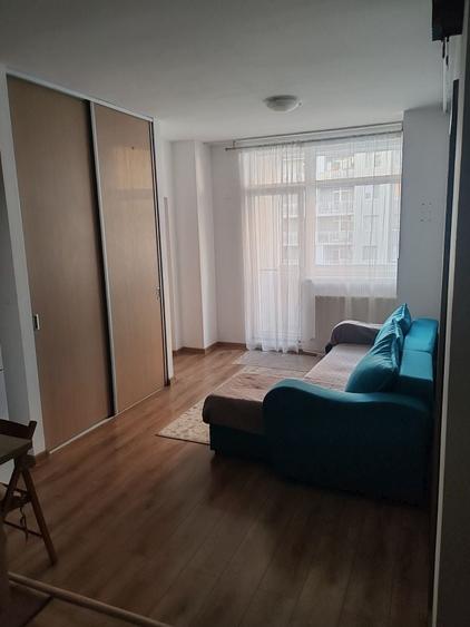 Apartament cu 3 camere semidecomandat în Iris