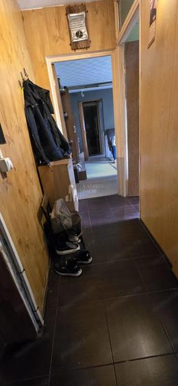 Apartament cu 3 camere semidecomandat în Brâncoveanu