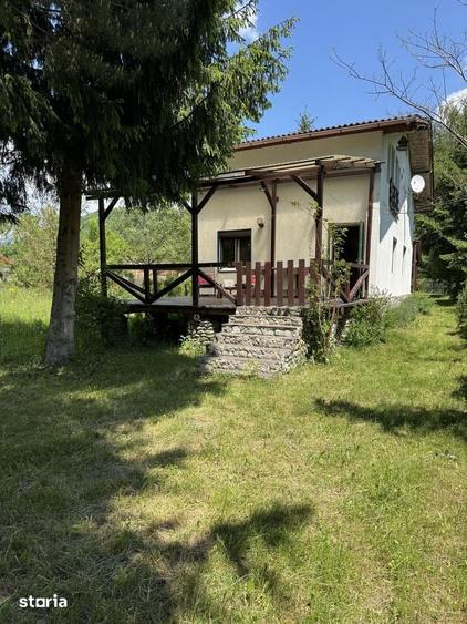 Casă cu 4 camere cu Teren 3500 Mp în Stoenești