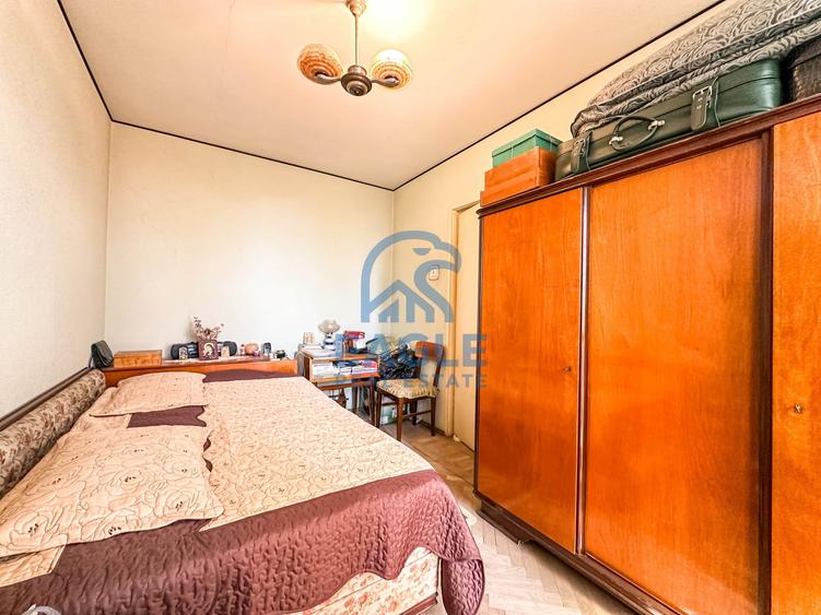 Apartament cu 3 camere semidecomandat în Central