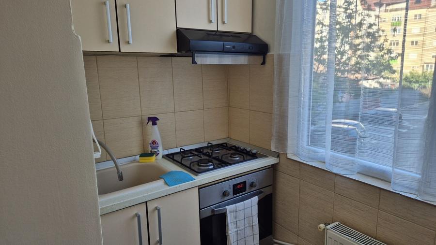 Apartament cu 3 camere decomandat în Nufărul
