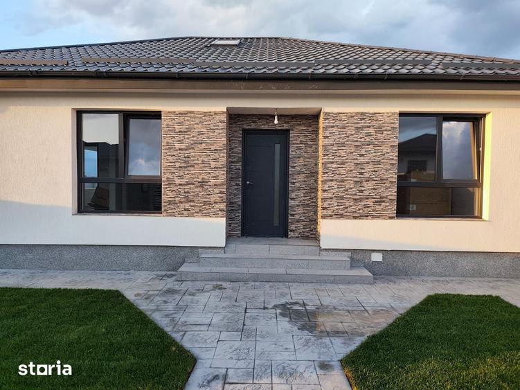Casă cu 4 camere cu Teren 380 Mp în Joița