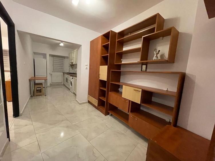 Garsonieră decomandată în Iancului