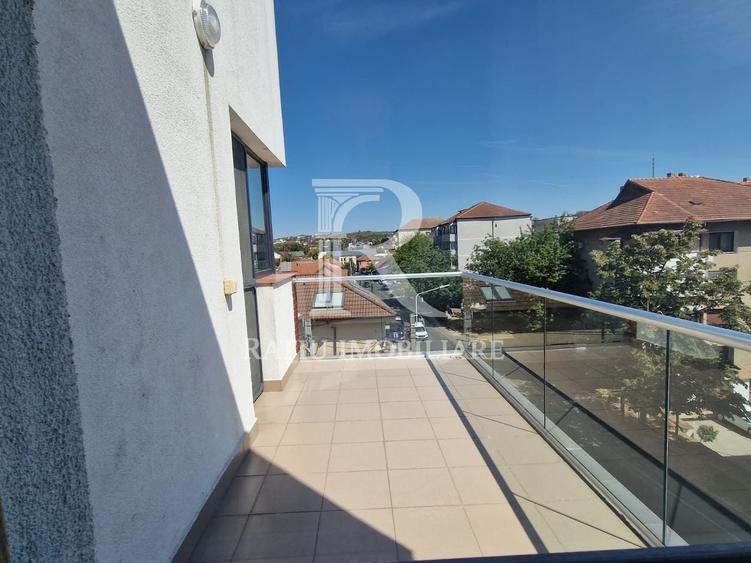 Apartament cu 3 camere decomandat, mobilat în Spitalul Județean