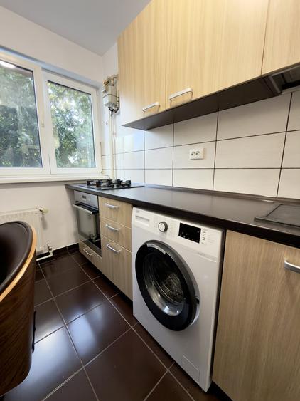 Apartament cu 2 camere semidecomandat, mobilat în Victoriei