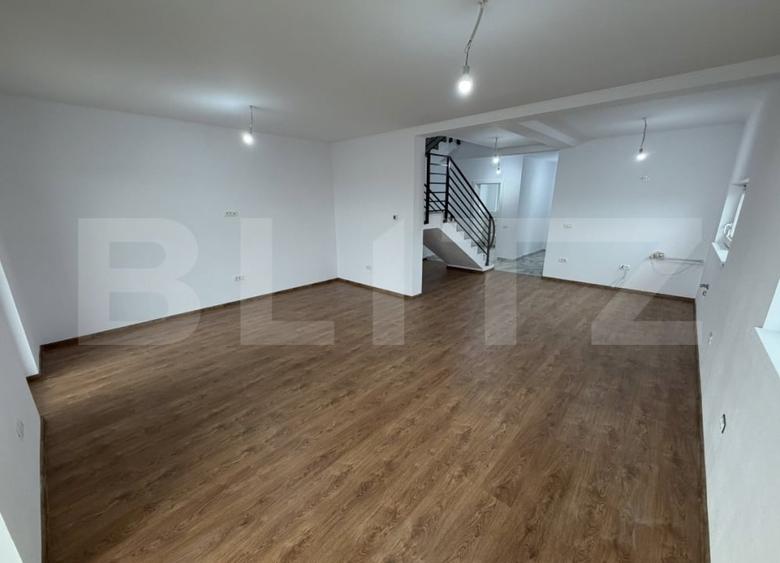 Casă individuală cu 4 camere cu Teren 350 Mp în Săcălaz