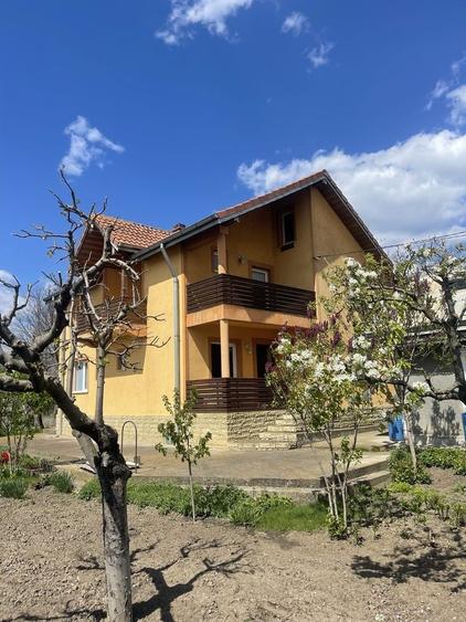 Casă cu 4 camere în Gropnița