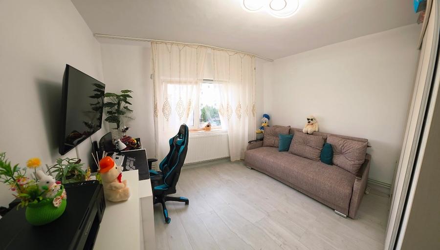 Apartament cu 2 camere decomandat în Km 4-5