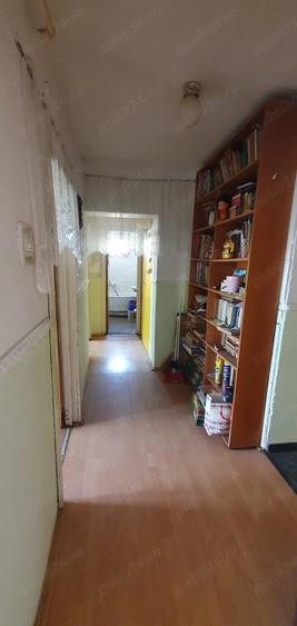 Apartament cu 3 camere decomandat în Traian