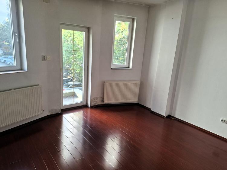 Casă individuală cu 10 camere cu Garaj în Doamna Ghica