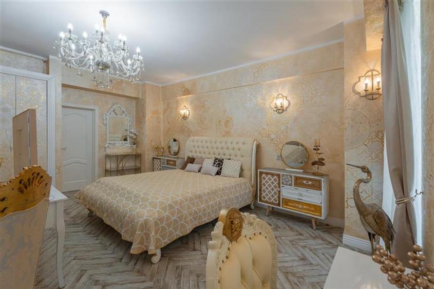 Penthouse cu 4 camere decomandat, mobilat în Central