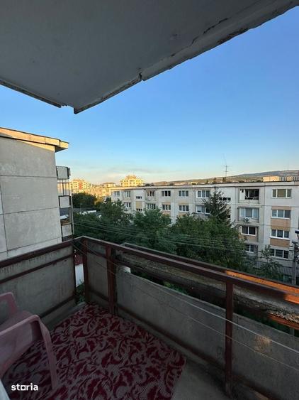 Apartament cu 3 camere decomandat în Între Lacuri