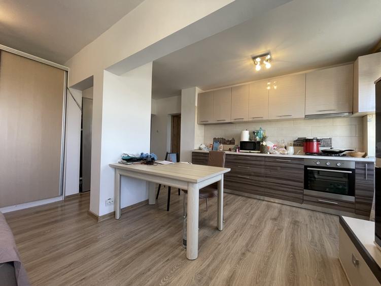 Apartament cu 3 camere decomandat, mobilat în Berceni